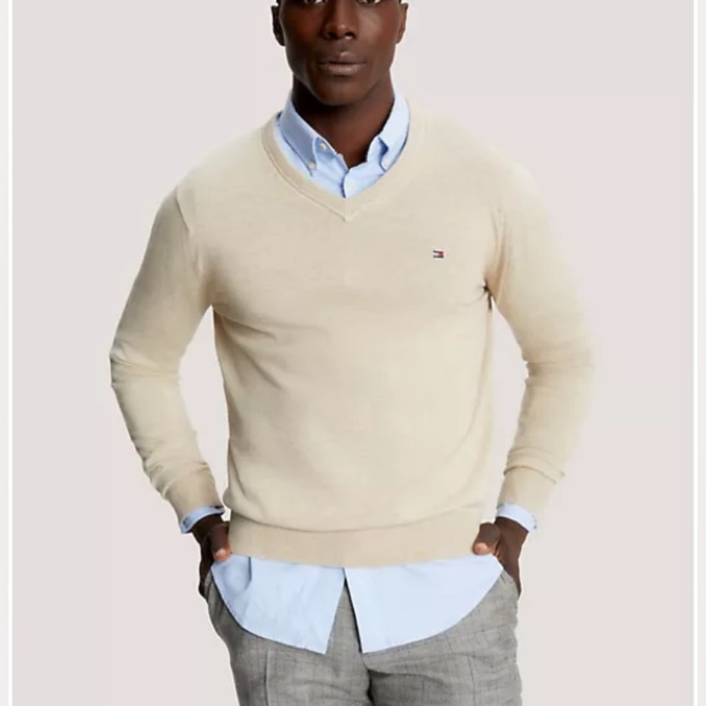 TOMMY HILFILGIER v-neck flag sweater